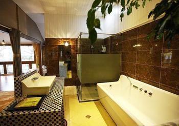 Nobles Living Castle Hotel Lijiang  Exterior foto
