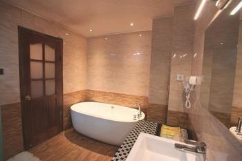 Nobles Living Castle Hotel Lijiang  Exterior foto